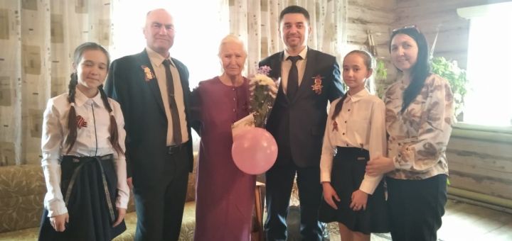 Роман Исланов поздравил вдов погибших солдат из Рыбно-Слободского района с наступающим Днем Победы