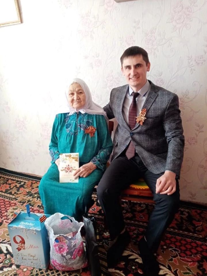 Вдове ветерана войны в Рыбно-Слободском районе вручили подарки