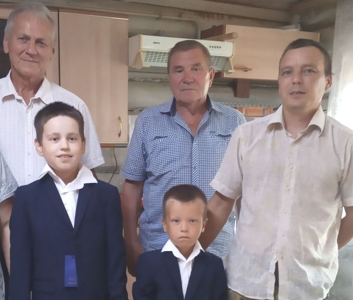 В Рыбно-Слободском районе многодетным и малообеспеченным семьям помогут собрать детей в школу