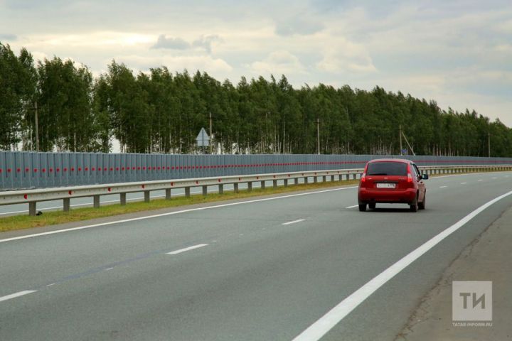 Выезжая на встречную полосу убедись в том, свободна ли полоса движения для обгона