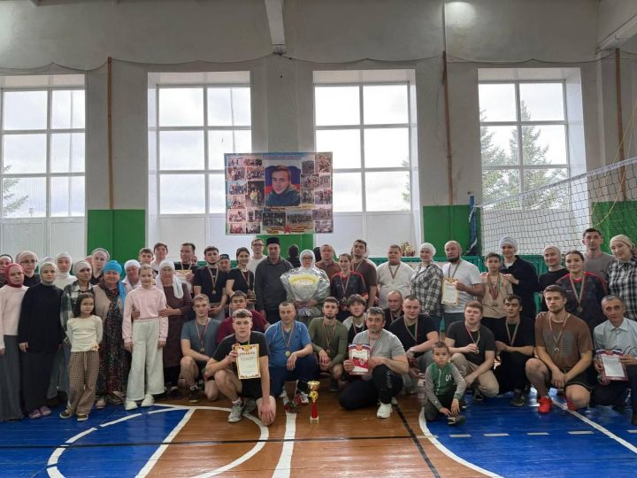Волейбольный турнир в память о  Расуле Вафине  организовали его друзья и близкие