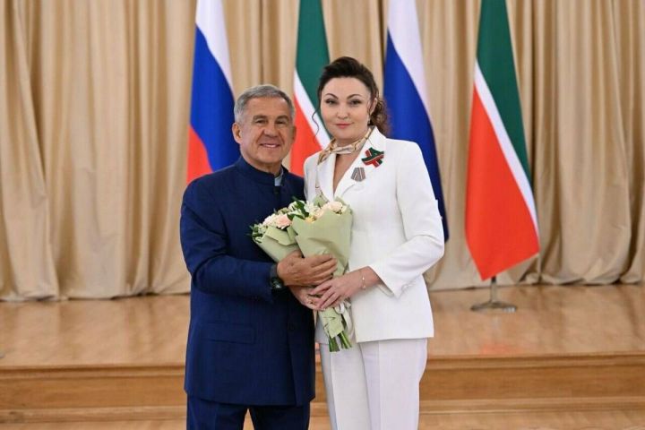 Дина Газалиева получила медаль за доблестный труд в медиа