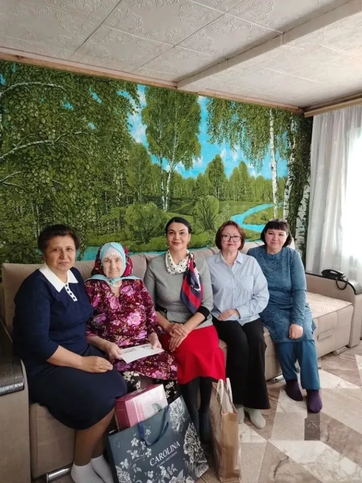 Труженицу тыла из Малого Ошняка поздравили с 94-летием