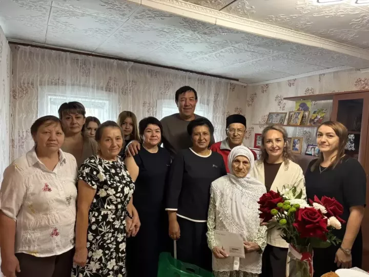 В селе Большой Ошняк поздравили с 98-летием труженицу тыла Гарипову Зайтуну Гараевну