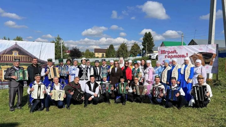 Гармонь, песни и хорошее настроение: в Балыклы Чукаево прошёл фестиваль «Играй, гармонь!»