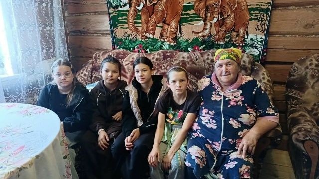 Школьники из Биектау поддержали Ранию Хафизуллину на участке