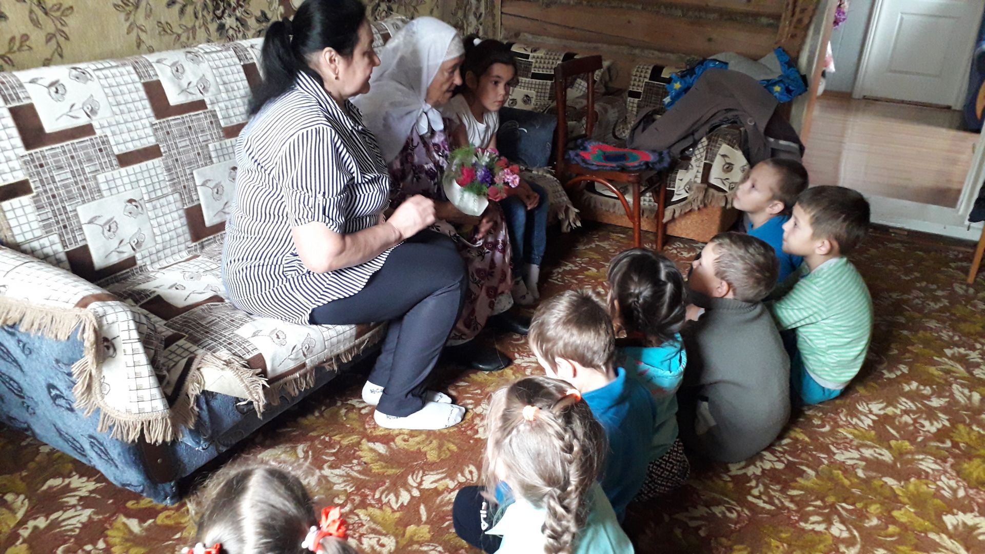 В  Больше-Елгинском детском саду «Умырзая»  Рыбно Слободского района с малых лет учат детей уважать и любить старших
