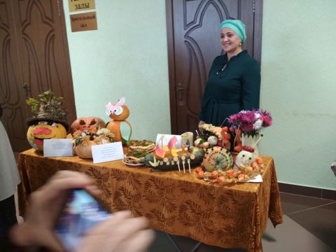 Балык Бистәсе район мәдәният йортында мөнәҗәтләр әйтү район фестивале бара
