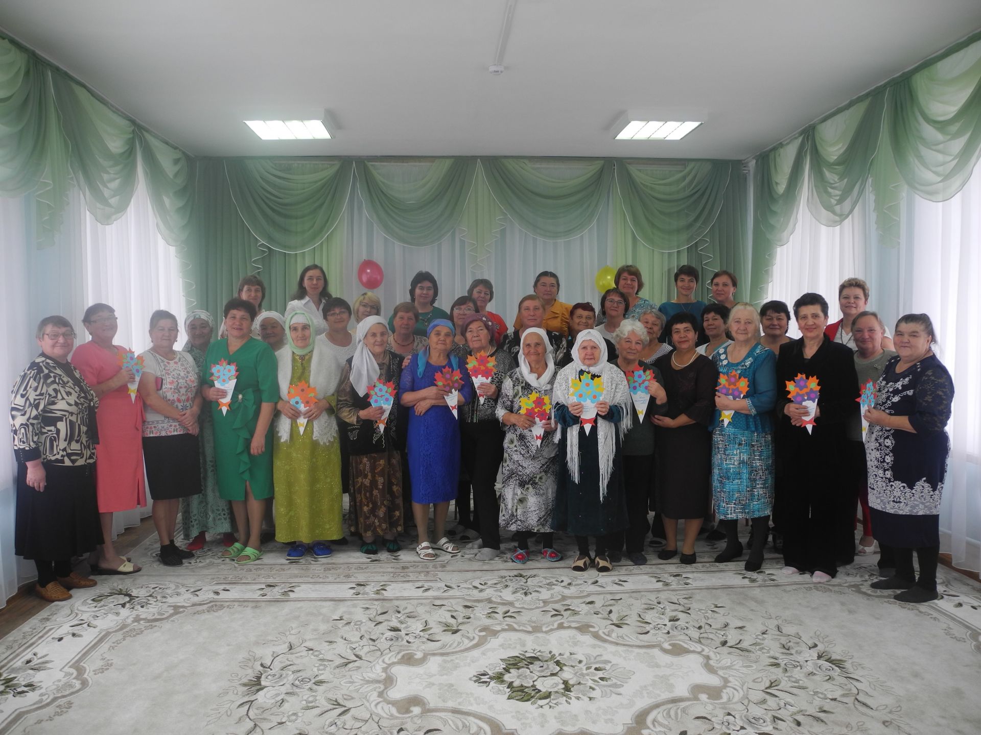 В детский сад «Березка» по доброй традиции пригласили на праздник бывших работников детского сада