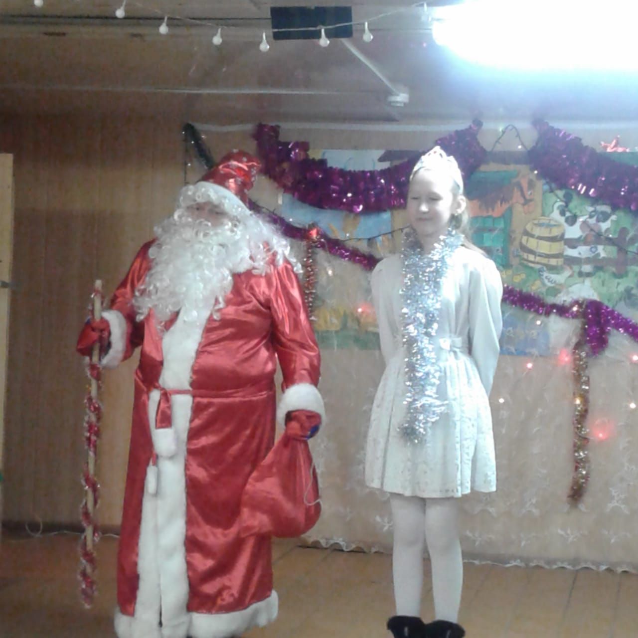 В Ново-Иргинском сельском клубе&nbsp;зажигали Дед Мороз, Снегурочка и сказочные персонажи