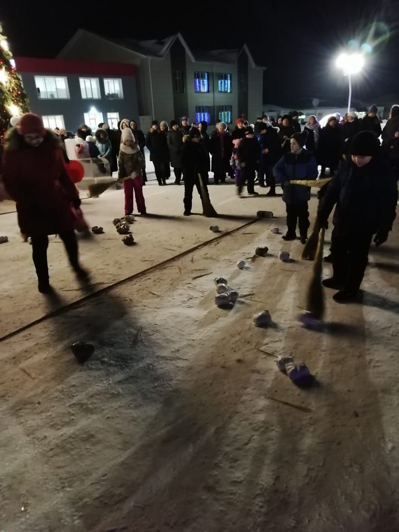 Праздник Елки на центральной площади в самом разгаре