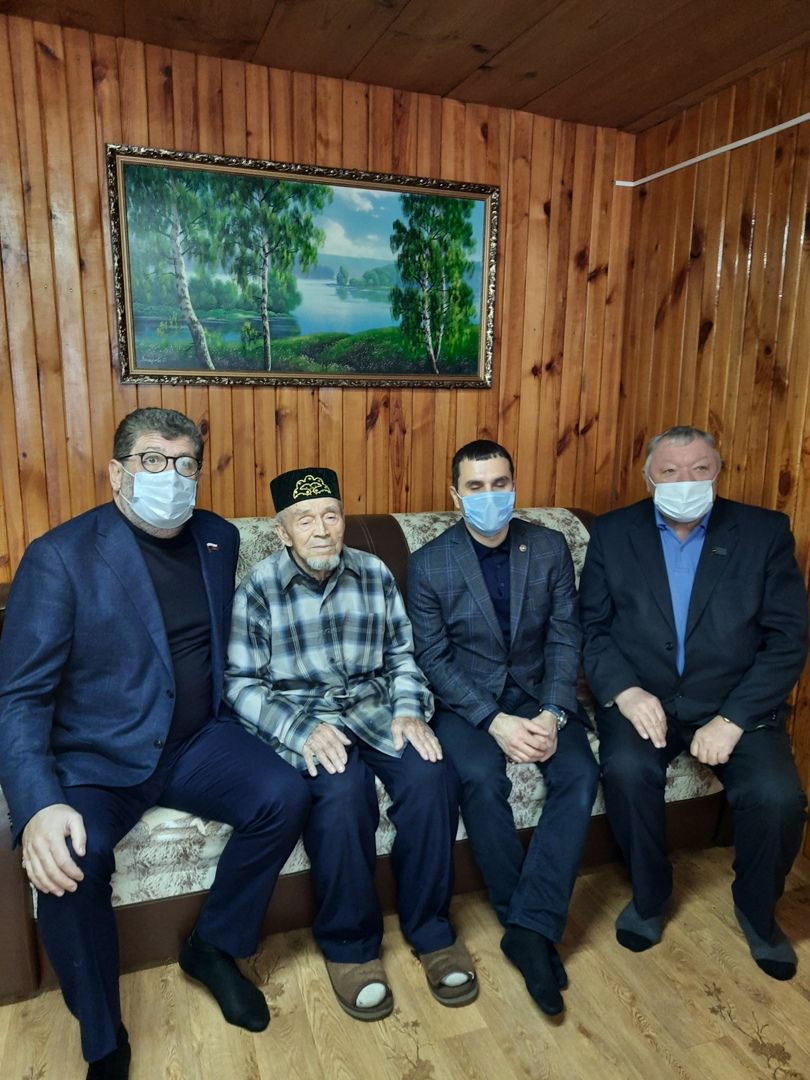 Борис Менделевич и Ильдар Тазутдинов пожелали ветеранам здоровья в Новом Году