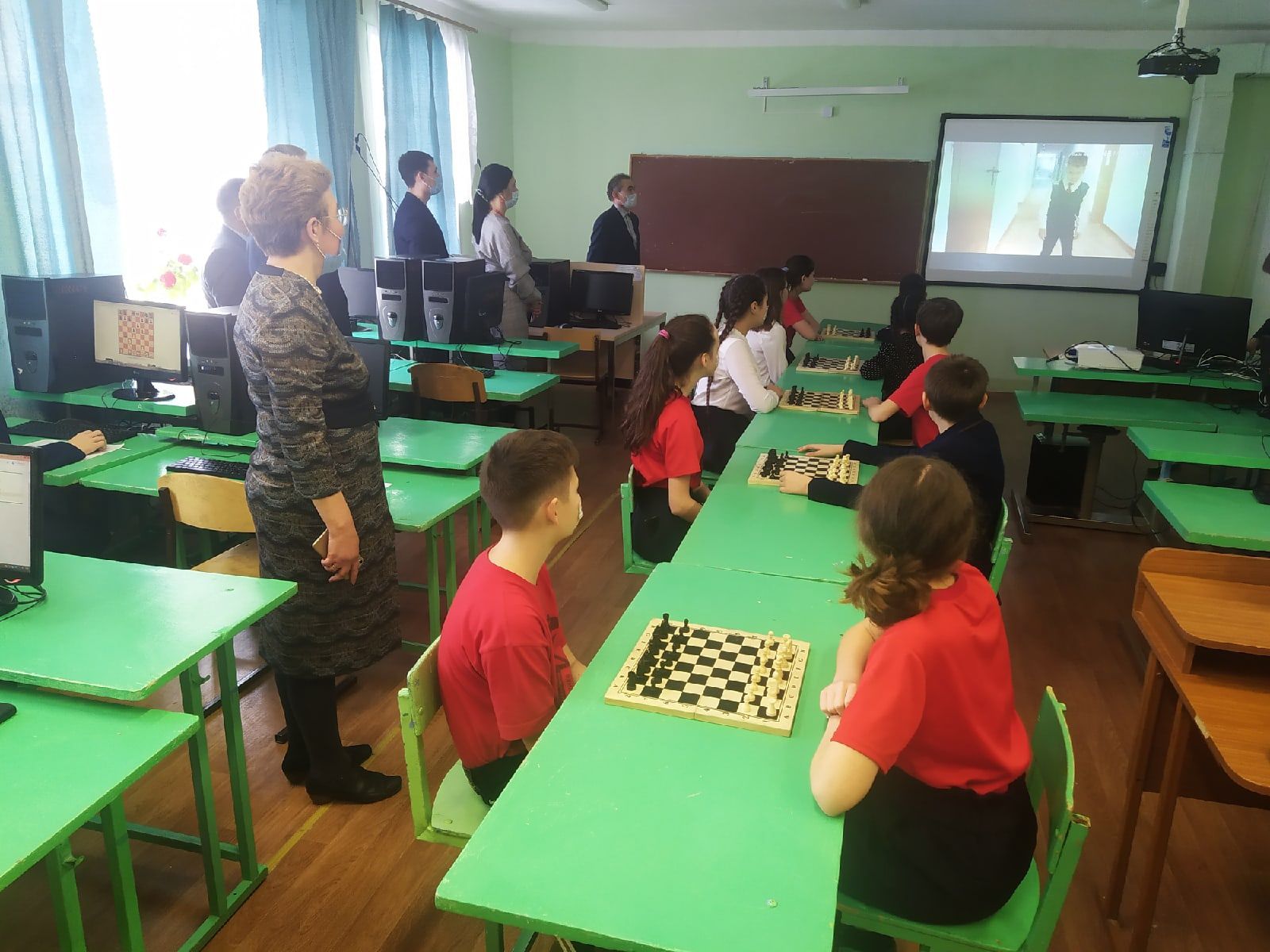 В одной из школ Рыбной Слободы открылась шахматная гостиная