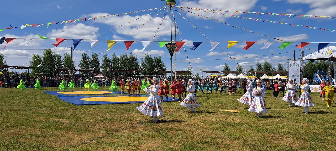 Сегодня в Рыбно - Слободском районе отметили всеми любимый национальный праздник Сабантуй