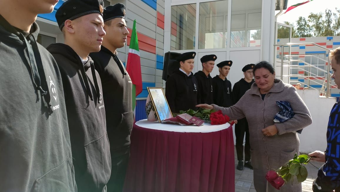 В Рыбной Слободе открыли памятную доску погибшему выпускнику