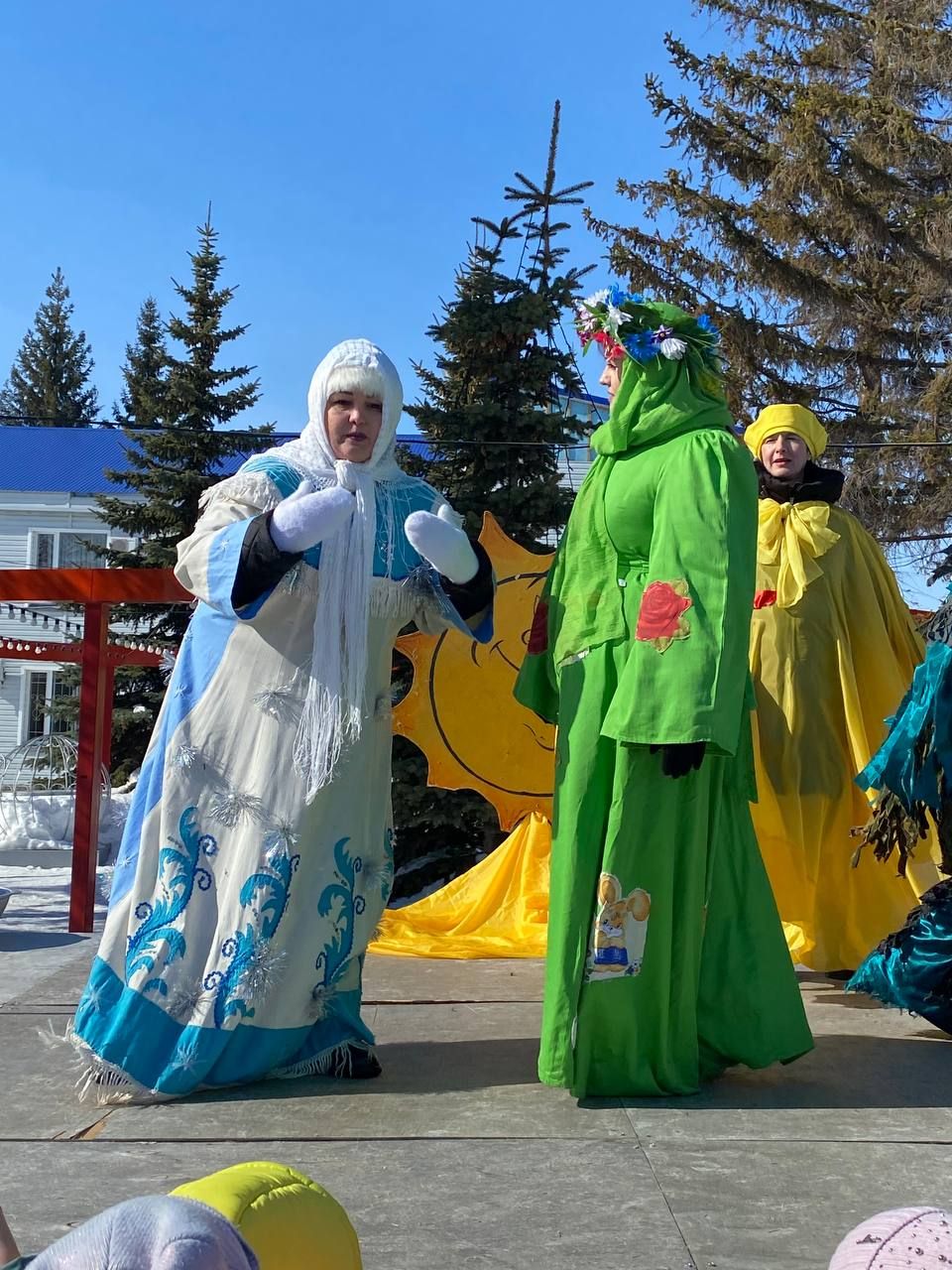 В Рыбно-Слободском районе, на центральной площади прошел праздник «Навруз»