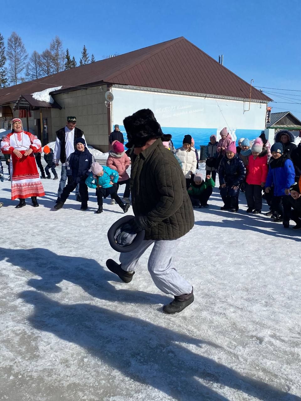 В Рыбно-Слободском районе, на центральной площади прошел праздник «Навруз»