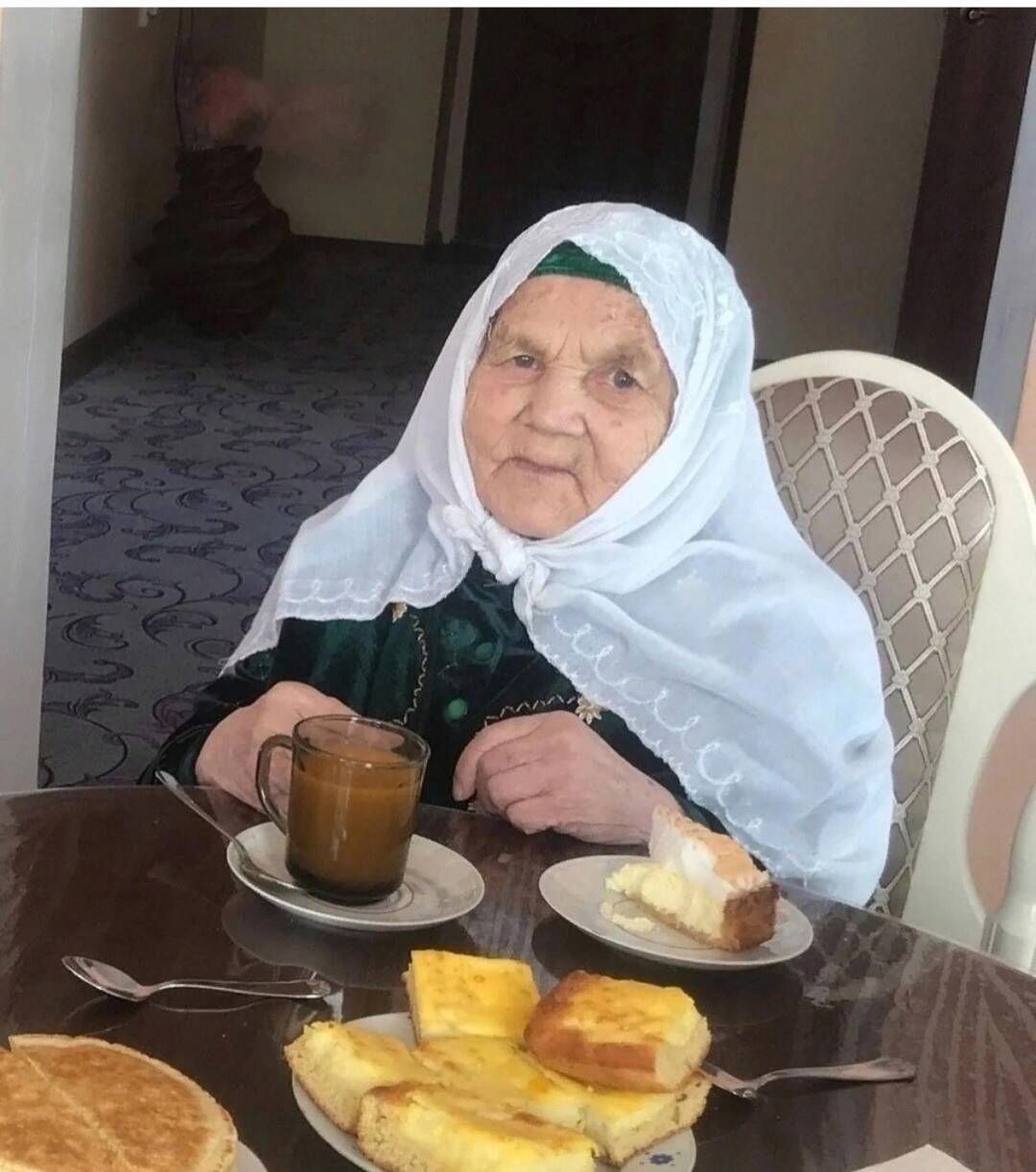 Фирүзә Ибәтуллина: «Үләр алдындагы төнне инәй бик авыр чыкты. Иреннәрен чытырдатып кысып куйды»
