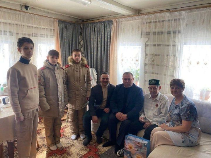 С благодарностью за подвиг: в Рыбной Слободе поздравили труженика тыла Шамсевали Хаматвалеева