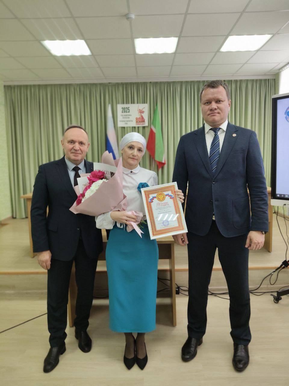 На собрании трудовых коллективов отдела образования чествовали за плодотворную работу