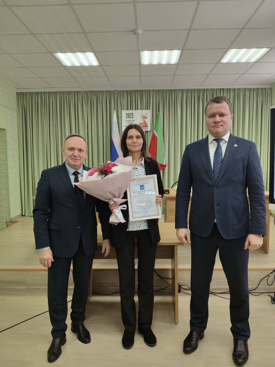 На собрании трудовых коллективов отдела образования чествовали за плодотворную работу