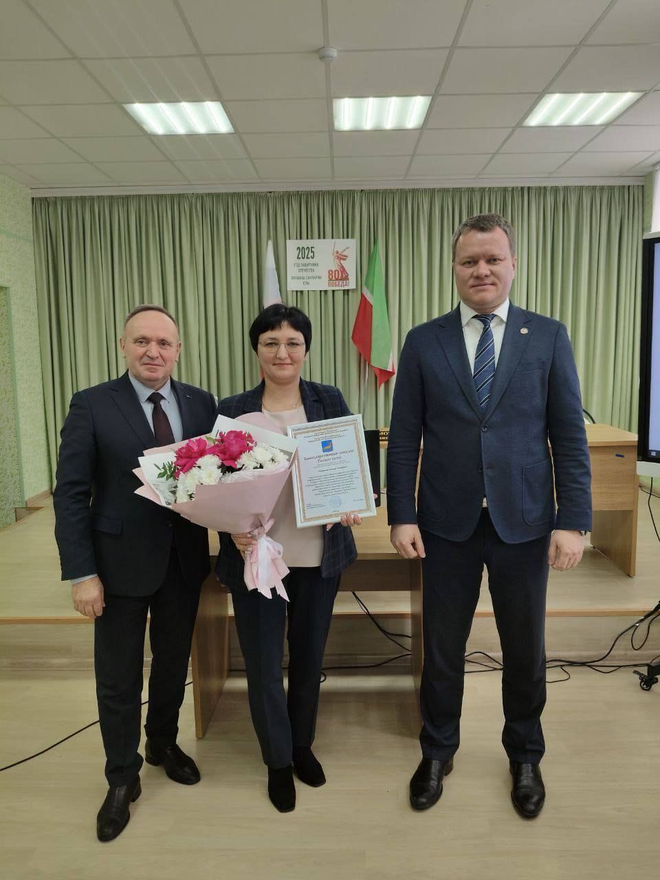 На собрании трудовых коллективов отдела образования чествовали за плодотворную работу