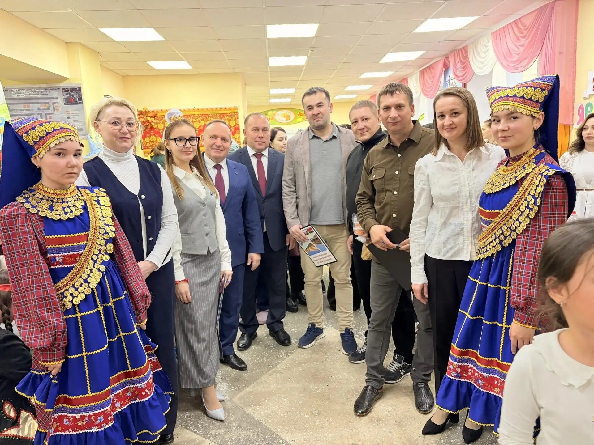 Школьная ярмарка «Единство народов» прошла в Рыбно-Слободской СОШ №2