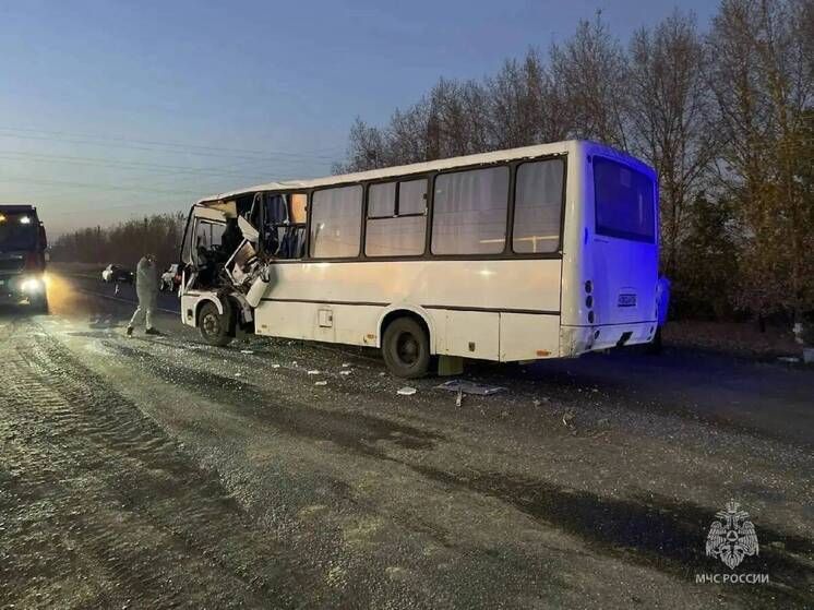 В Татарстане шесть человек пострадали в ДТП с автобусом и самосвалом
