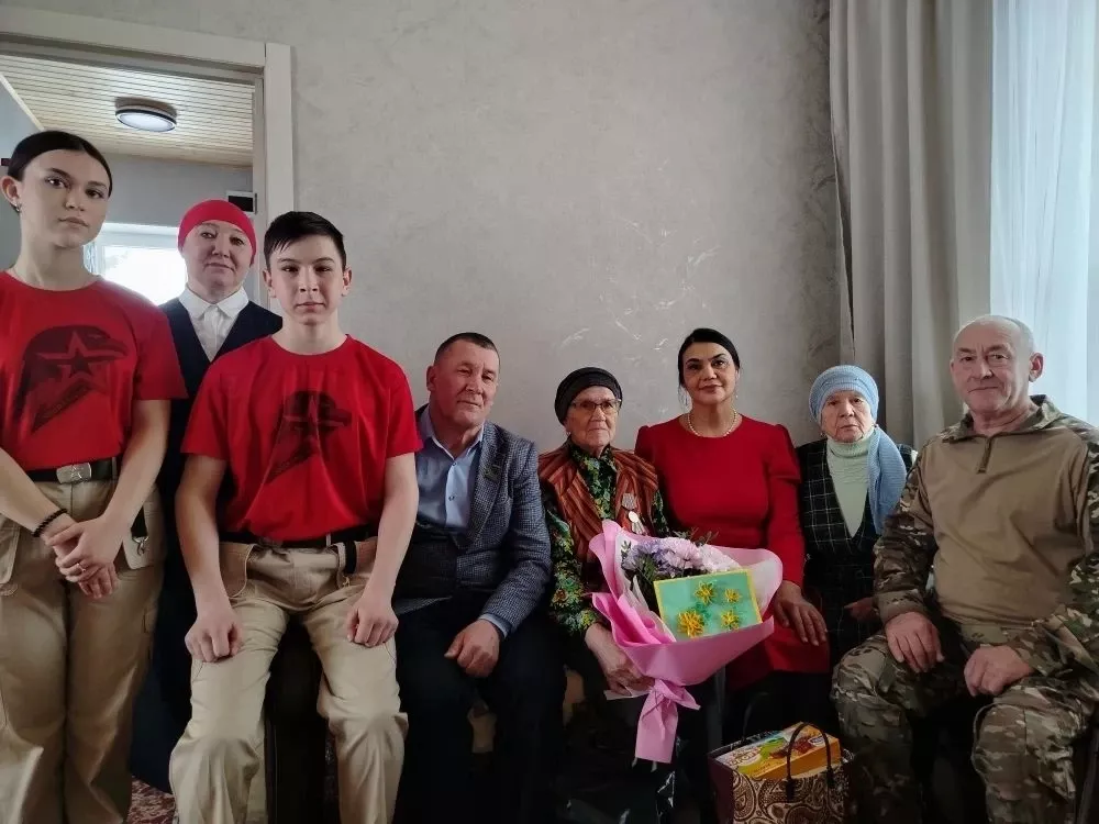 Посещение ветерана в селе Кутлу-Букаш в День освобождения узников