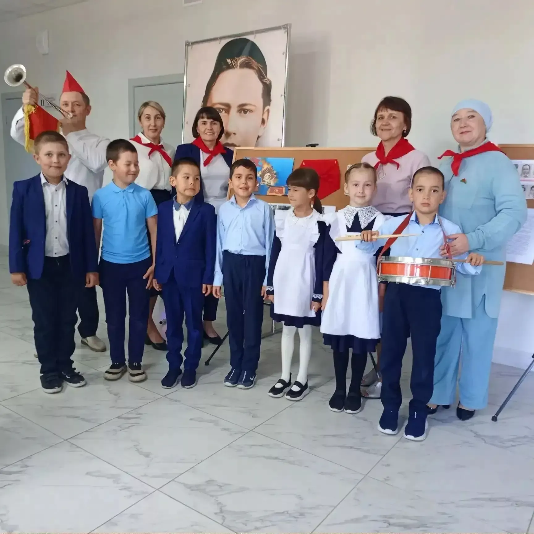 Котлы Бөкәш мәктәбендә Пионер көнен билгеләп үттеләр