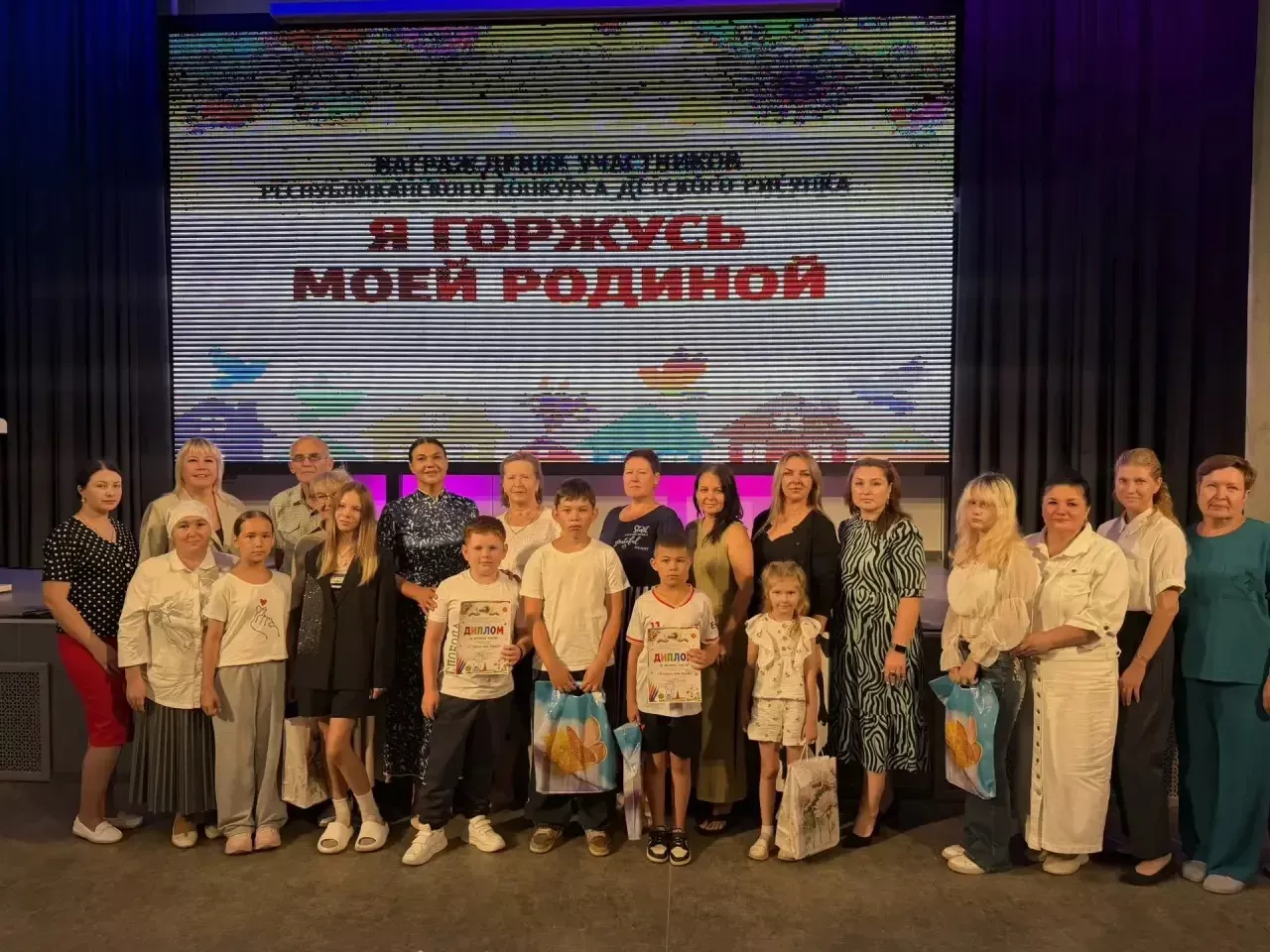 Рыбной Слободе наградили победителей конкурса детского рисунка «Я горжусь моей Родиной»