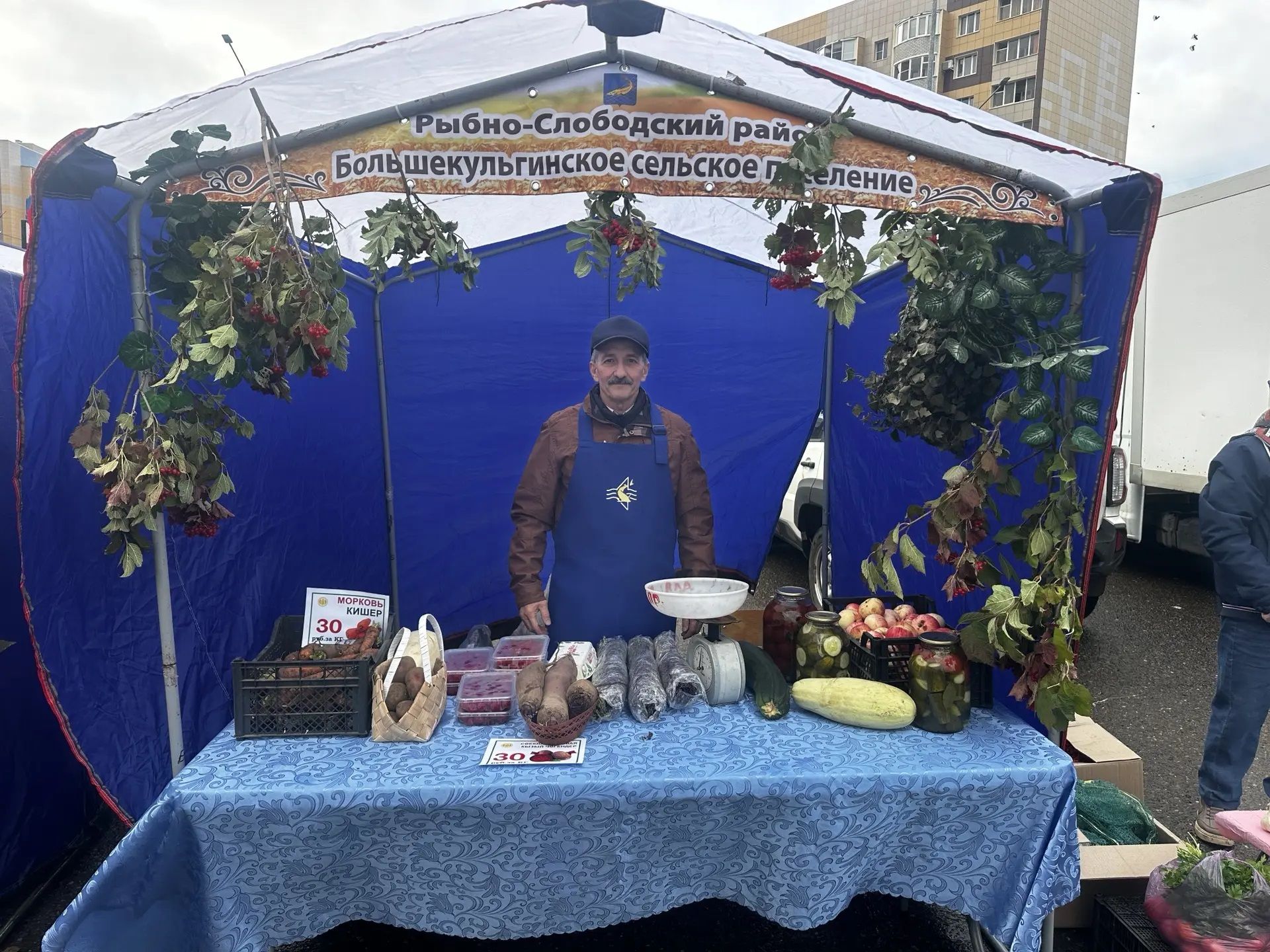 В Осиново прошла ярмарка: рыбнослободские производители представили свою продукцию