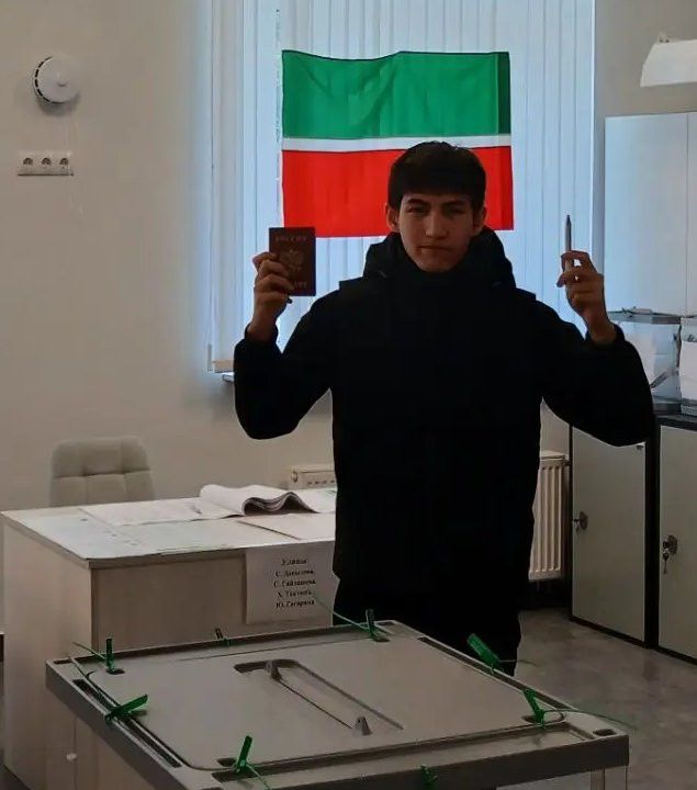 Первый голос Айзата Гадеева на избирательном участке № 2418