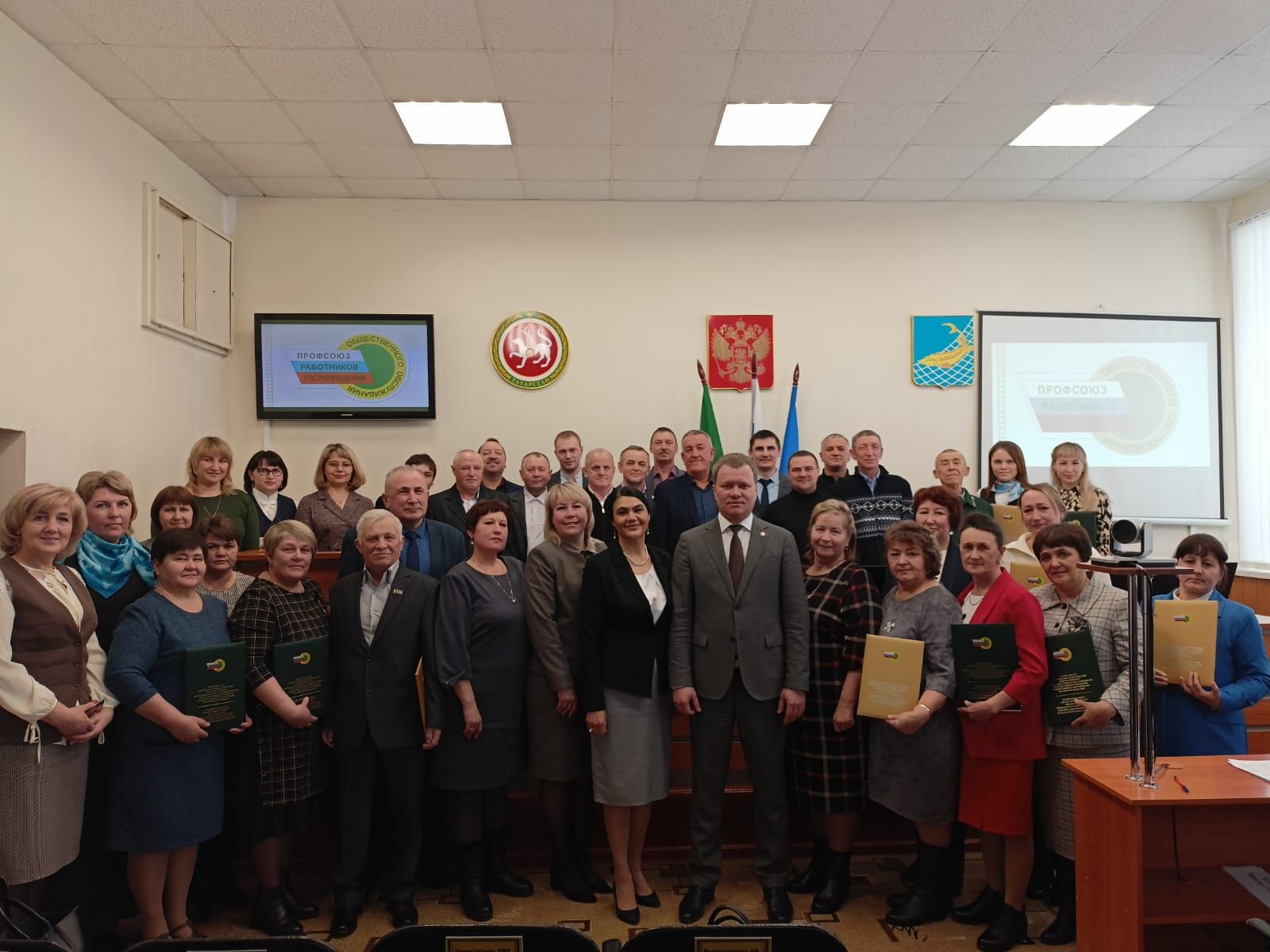 В Рыбно-Слободском районе обсудили актуальные вопросы профсоюзных организаций и наградили активных сельчан