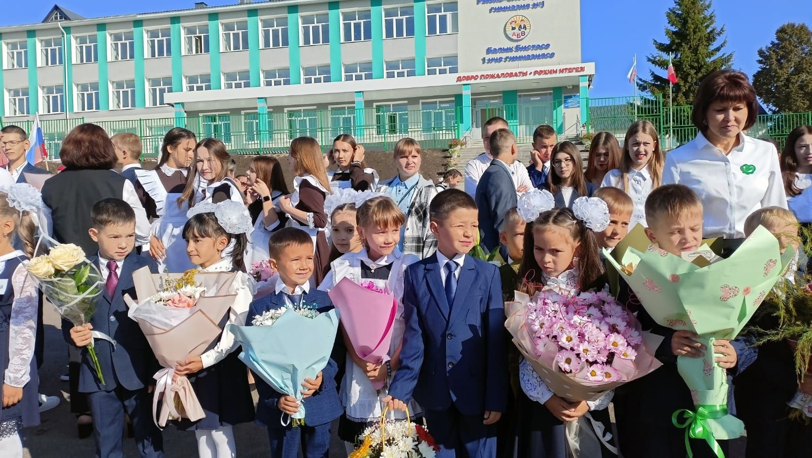 Рыбнослободские школьники сели за парты 1 сентября