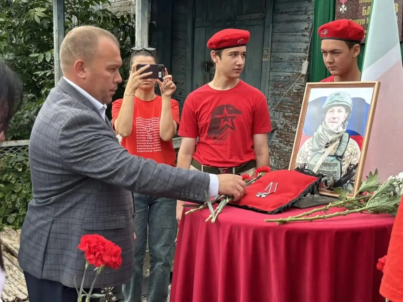 В Рыбной Слободе прошло торжественное открытие мемориальной доски