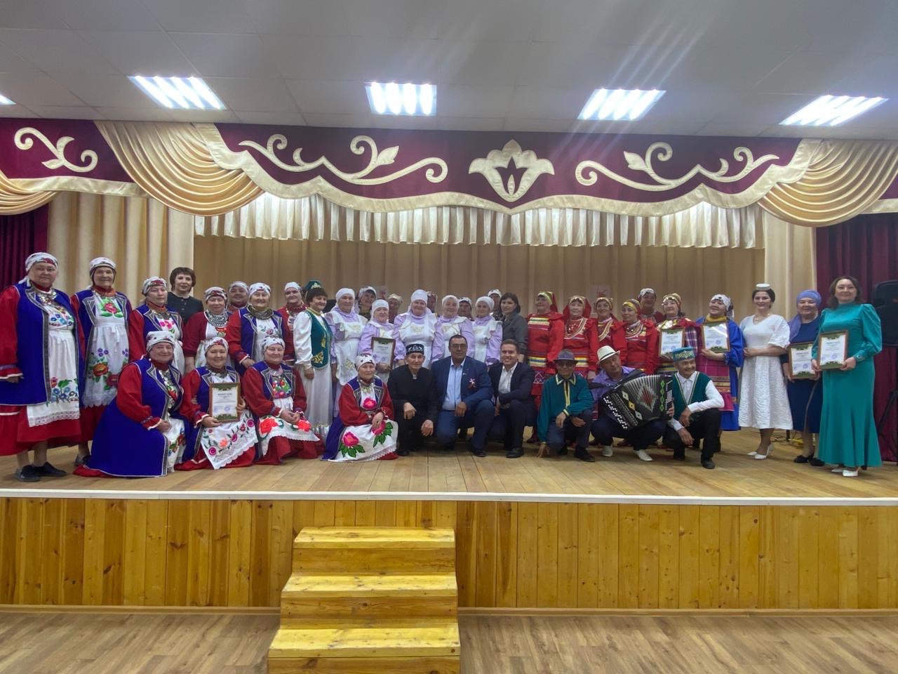 Күки авылы мәдәният йортында "Авыл офыклары" редакциясе, татарның бөек шагыйре Габдулла Тукай туган көненә багышлап, "Туган тел мәңге яшәр" дип исемләнгән фольклор коллективлары белән очрашу кичәсе уздырды.