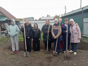 Школьники Кутлу-Букаша помогли ветеранам и благоустроили памятники
