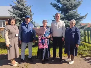 Глава района поздравил Рамзию Камалиеву с юбилеем