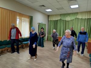 Линейные танцы в Корноуховском доме культуры для пожилых