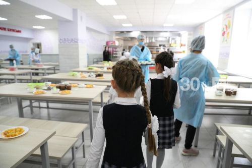 В Татарстане запланировано выделение почти трех миллиардов рублей на организацию горячего питания для школьников.