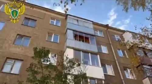 Ужасный инцидент: отец выбросил дочь из окна квартиры