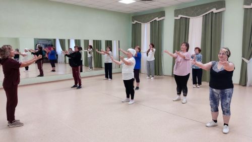В Рыбно-Слободском районе проходят занятия по линейным танцам для пожилых людей