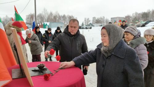 В Рыбной Слободе открыли мемориальные доски в память о погибших в СВО