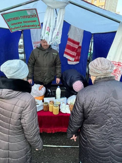 Рыбнослободцы порадовали горожан своей продукцией на ярмарке в Осиново