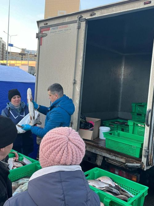 Рыбнослободцы порадовали горожан своей продукцией на ярмарке в Осиново