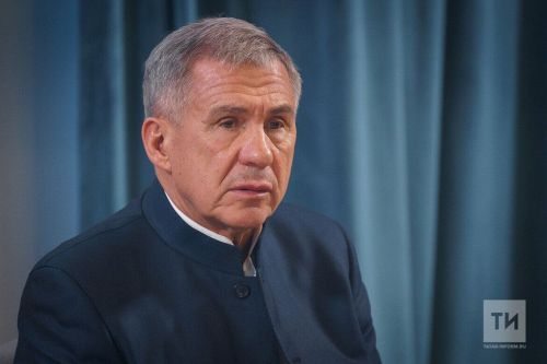 Минниханов повысил зарплаты госслужащих в Татарстане
