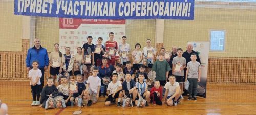 Праздничный турнир по бадминтону в Рыбно-Слободском районе