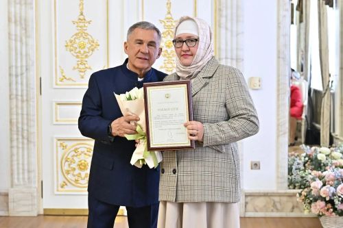 Жительница Рыбной Слободы получила награду от Рустама Минниханова