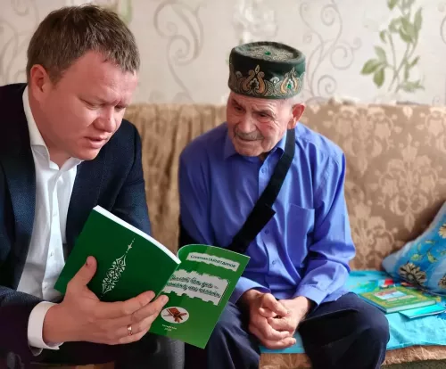 Радик Ислямов поздравил с 90-летием Саудахана Гайнетдинова